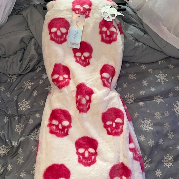 Rachel Zoe Other - Rachel Zoe- Halloween Fuzzy Pink Skull Print Blanket